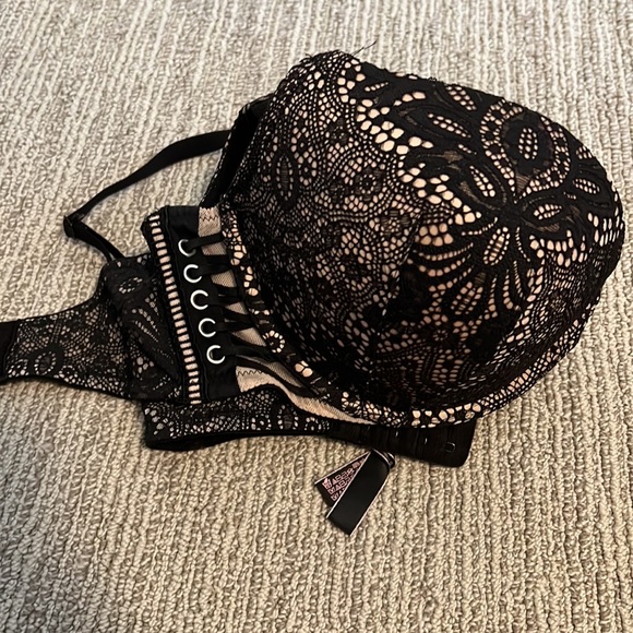 Victoria’s Secret | Push Up Bra - Picture 6 of 6